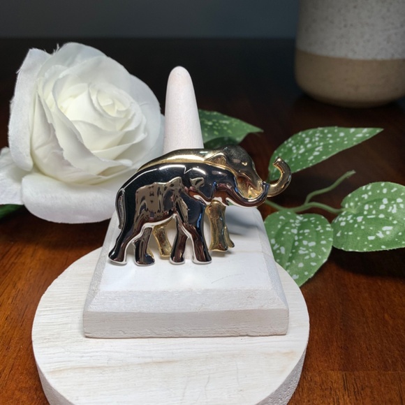 Vintage Shining Silver and Gold Tone Elephant Brooch. - Picture 2 of 10